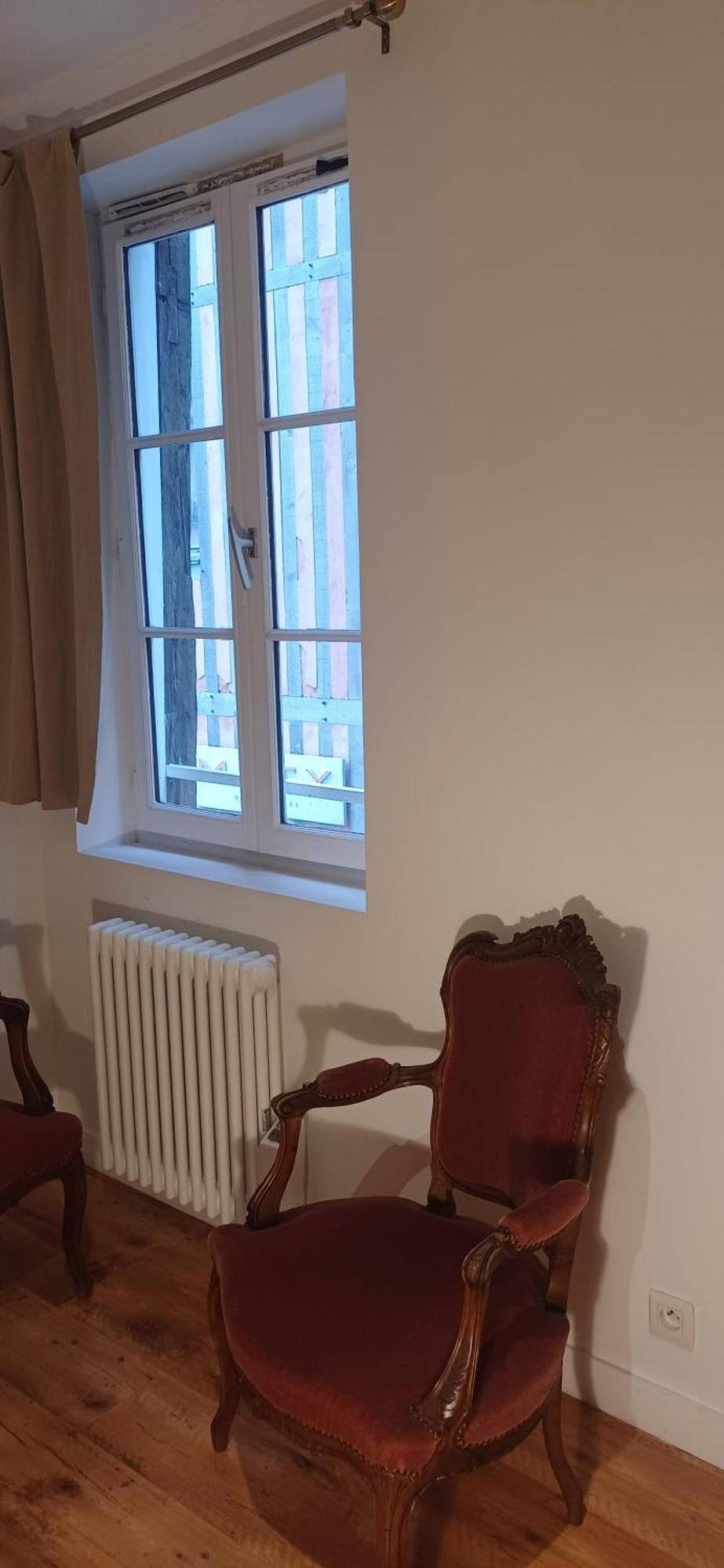 Authentique 2 Chambres, Hyper Centre, French Corner Apartment Troyes