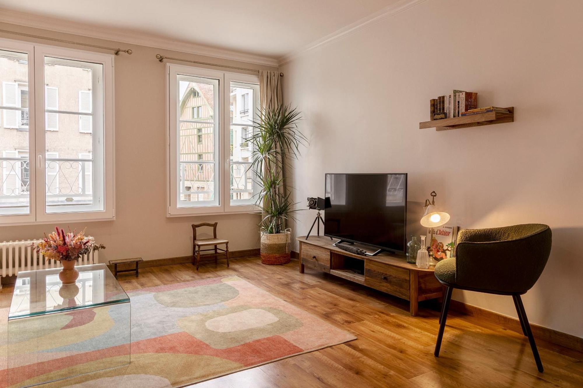 Authentique 2 Chambres, Hyper Centre, French Corner * Troyes